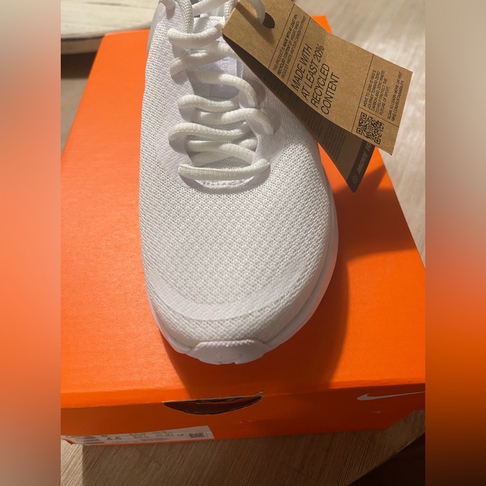 NIKE REVOLUTION 7⭐️NEW IN BOX⭐️SIZE 6 Women/4.5 Man - Picture 6 of 12